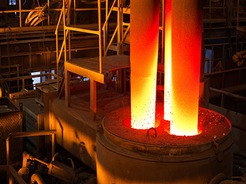 Enclosed paste submerged arc furnace for smelting iron and steel